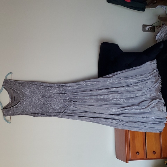 Bohemian embroidered Indian dress - Picture 5 of 11